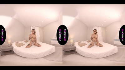 PORNBCN VR MILF espainiar heldua masturbatzen da eta zure Dick zurrupatzen du POVn